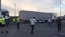 Vilkikų vairuotojai žaidžia futbolą