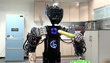 Korėjiečių robotas &bdquo;Ciros&ldquo; moka gaminti maistą.
