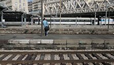 Prancūzijoje keleiviai trečiadienį susidūrė su transporto chaosu, kai geležinkelių darbuotojų profsąjungos paskelbė nacionalinį streiką