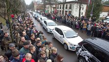 Standžia jungtimi sukabinta 20 automobilių