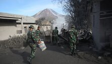 Indonezijoje i&scaron;siveržė ugnikalnis