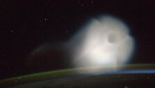 TKS astronautai užfiksavo neįprastą rei&scaron;kinį: už atmosferos ribų susiformavusį didžiulį debesį
