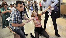 &bdquo;Femen&ldquo; aktyvistė, sulaikyta Stambule praėjusių metų liepą.