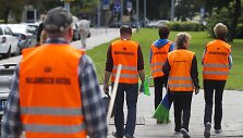 Kiemsargiai prie Vilniaus miesto savivaldybės.