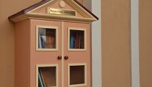 Senuosiuose VU rūmuose &ndash; mainų bibliotekėlė po atviru dangumi