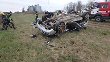 Automobilis po susidūrimo su traukiniu
