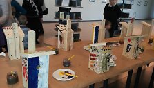 Nuteistųjų pagaminti ir vaikų nudažyti inkilai &Scaron;iaulių P.Vi&scaron;inskio vie&scaron;ojoje bibliotekoje