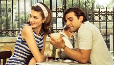 Daisy Bevan ir Oscaras Isaacas filme &bdquo;Apsimetėlis, sukčius ir dama&ldquo;