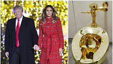 Donaldas ir Melania Trumpai bei auksinis tualetas &bdquo;Amerika&ldquo;