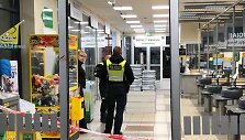 Peiliu ginkluotas vyras peiliu sužalojo keturis žmones