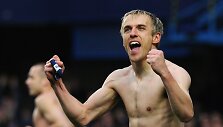 Triumfuojantis komandos kapitonas Philas Neville