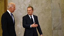 J. Bidenas ir D. Tuskas / Kacper Pempel / REUTERS