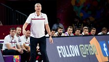Arnis Vecvagaras (kairėje) asistavo Ainarui Bagatskiui