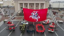 Pareigūnai sveikina Lietuvą su artėjančiu &scaron;imtmečiu