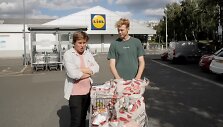 Britų tinklara&scaron;tininkai apsipirkti į Lenkiją skrido lėktuvu