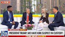 Donaldas Trumpas (antras i&scaron; kairės)