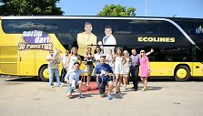 Naują autobusą pirmieji i&scaron;bandė pramogų pasaulio atstovai