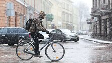 Sekmadienį Vilniuje - balta, balta. Nosis kutena žvarbus vėjas.