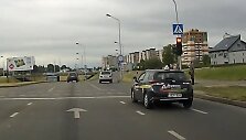 &bdquo;Mokomasis&ldquo; automobilis važiuoja per raudoną
