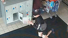 Kauno policija ai&scaron;kinasi, kas nugvelbė aukų dėžutę