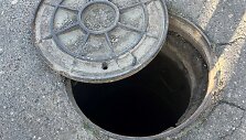 Gaižiūnų gatvėje Kaune atidengtas &scaron;ulinys vos netapo nelaimės priežastimi