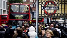 Streikuojant Londono metro vairuotojams, ne visi keleiviai telpa į miesto autobusus.