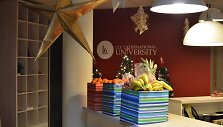 LCC universiteto studentai prie&scaron; Kūčias aplankė benamius.