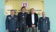 Rene Verhulstas (antras i&scaron; kairės) ir kiti susitikimo dalyviai