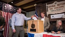  Demokratų kandidatė Hillary Clinton įgijo labai ankstyvą persvarą