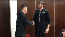 K&scaron;i&scaron;tofas Lavrinovičius sveikina Žygimantą Janavičių 