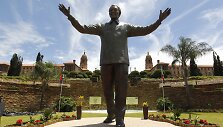 Nelsono Mandelos paminklas PAR sostinėje Pretorijoje