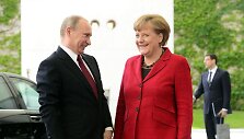 Rusijos prezidentas Vladimiras Putinas ir Angela Merkel