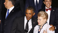 JAV prezidentui Barackui Obamai niūriai žvelgiant prie&scaron; save Estijoje, Dalia Grybauskaitė kalbėjo apie &bdquo;karą prie&scaron; taiką ir valstybių sienas&ldquo;
