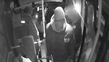 Kauno policija ie&scaron;ko &scaron;ių vyrų, galinčių turėti tyrimui naudingos informacijos
