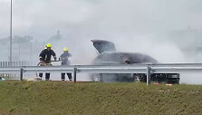 autostradoje-uzsiliepsnojo-automobilis