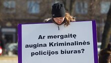Neringos Venckienės rėmėjai Nepriklausomybės aik&scaron;tėje susirinko į protesto akciją.