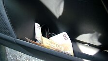 Pažeidėjo paliktas ky&scaron;is policijos tarnybiniame automobilyje