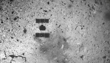&bdquo;Hayabusa2&ldquo; zondas, nusileidęs ant asteroido Ryugu pavir&scaron;iaus (fotografuota modulio ONC-W1)