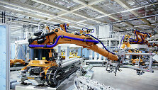 &bdquo;Volkswagen&ldquo; Cvikau gamykloje diegia robotus ir į &scaron;ią gamyklą jau investavo 1,2 mlrd. eurų 