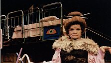 Olita Dautartaitė. Scena i&scaron; spektaklio &bdquo;Juodoji komedija&ldquo;