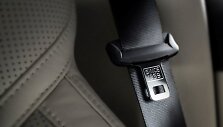 Volvo iki &scaron;iol didžiuojasi savo pasiekimais saugumo srityje &ndash; &scaron;tai kaip pažymėtas naujojo XC90 saugos diržas. (Volvo Cars)