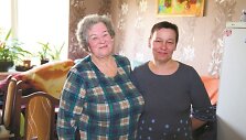 Gera&scaron;irdė Rūta (de&scaron;inėje) ir jos anyta
