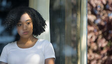 Amandla Sandberg filme &bdquo;Man esi viskas&ldquo;