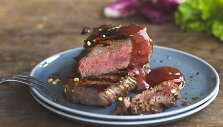 Jautienos didkepsniai MEDAUS IR AITRIŲJŲ PAPRIKŲ MARINATE