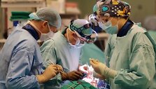 Vyksta skoliozės operacija mažai invazyviu būdu