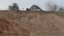 Gyvenamasis namas prie karjerų