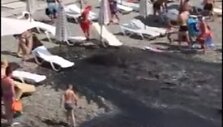 Sočyje į Juodąją jūrą stipria srove plūdo nuotekos.