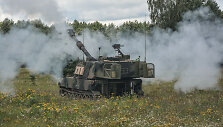 Lietuvos kariuomenės savaeigės haubicos PzH2000 pratybose &bdquo;Ugninis griausmas&ldquo;