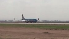 El -Al avialinijų lėktuvas oro uoste leidžiasi avariniu būdu