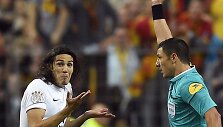 Edinsonas Cavani pasižymėjo ir įvarčiu, ir raudona kortele